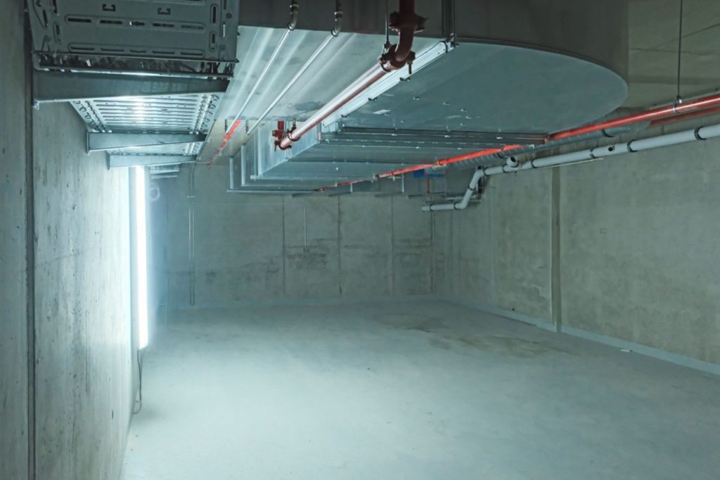 Mit insgesamt 7000 m² an Kanal- und Formteilen – aus unseren insgesamt 750.000 m² pro Jahr – haben wir einen wichtigen Beitrag zur optimalen Lüftung des Donautowers geleistet.