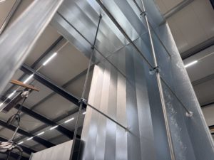 Mehr über den Artikel erfahren Metall. Maschinen. Millimeterarbeit.